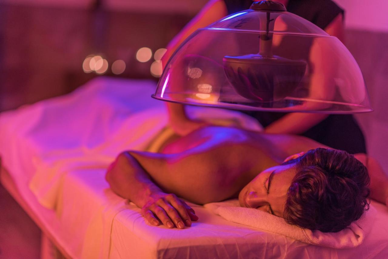 Hard Rock Hotel Goa Calangute Zewnętrze zdjęcie A patient receiving a cupping treatment