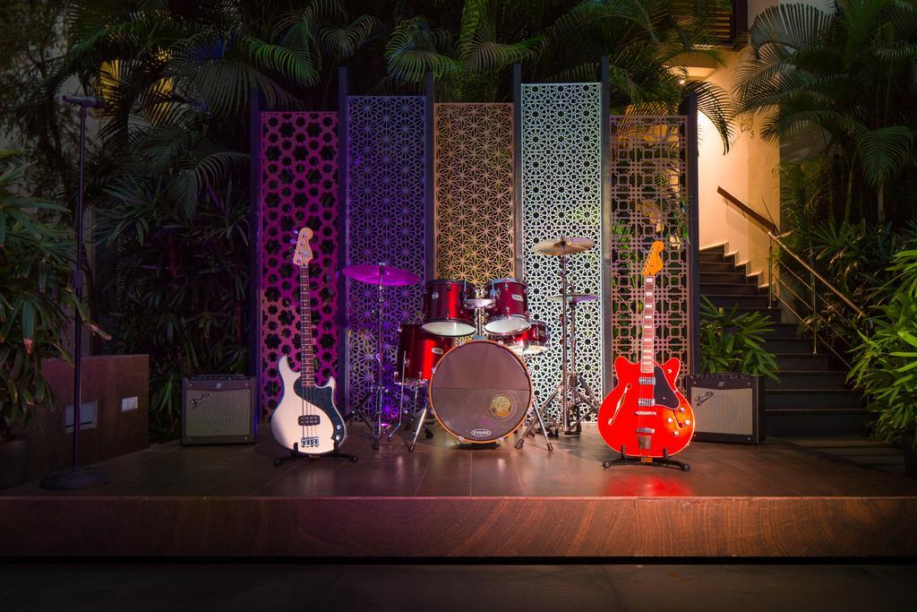 Hard Rock Hotel Goa Calangute Zewnętrze zdjęcie The stage at the hotel's lobby