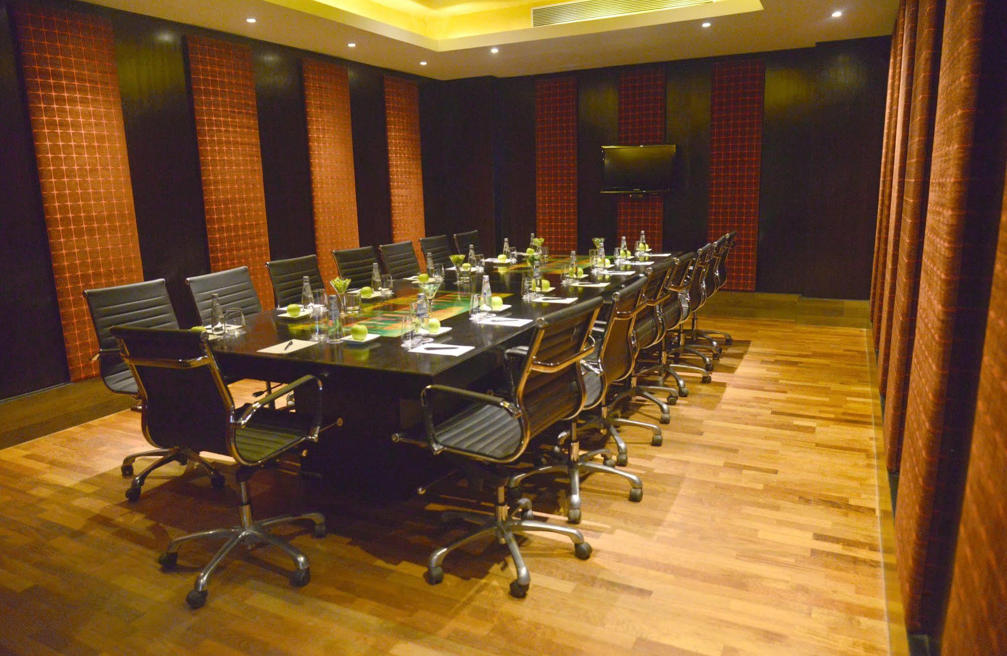 Hard Rock Hotel Goa Calangute Zewnętrze zdjęcie A boardroom at a hotel